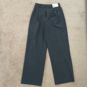 Uniqlo Women’s Pleated Wide Pants